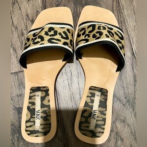 Leopard slide sandals
